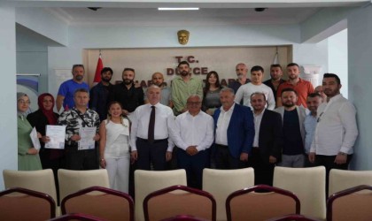 Mesleki belgeleri Başkan Faruk Özlü dağıttı