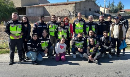 Motosiklet kulübü üyeleri ihtiyaç sahibi 32 aileye destek oldu