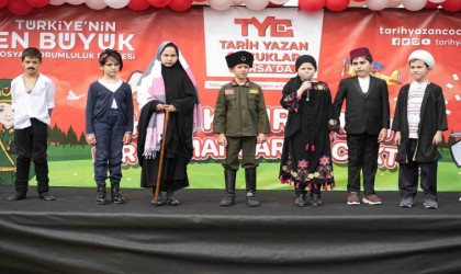 Öğrenciler kostüm giyerek tarihi kahramanları canlandırdı