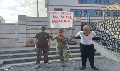 Öğrencilerin 29 Ekim gösterisi büyük beğeni topladı