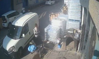 Ölümden 2 metreyle kurtuldu, caraskalın ipi koptu yüzlerce kilo yere düştü