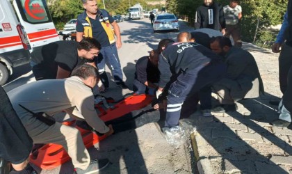 Otomobil ile çarpışan motosikletin sürücüsü ağır yaralandı