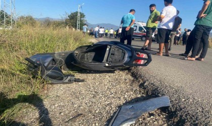 Otomobille çarpışan elektrikli motosikletteki çocuk öldü, kuzeni ağır yaralandı