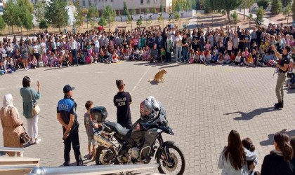 Polis 2 bin 843 vatandaşı bilgilendirdi