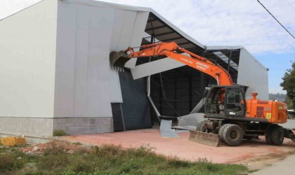 Tahtalıda kaçak depo yerle bir edildi