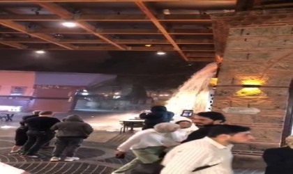 Tarihi çarşıda şelale oluştu