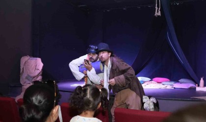 Tarsusta çocuklar tiyatro ile buluşuyor