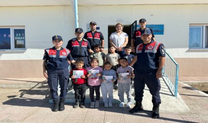 Yenipazarda jandarma ekipleri tarafından öğrenciler bilgilendirildi