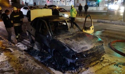 Yozgatta seyir halindeki otomobil alev aldı