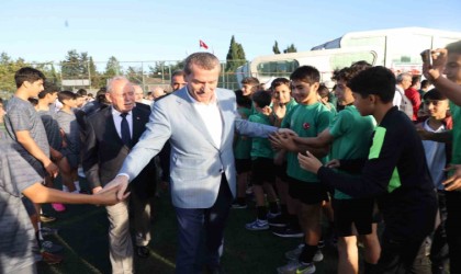 Zeytinburnundaki Amatör Futbol Kulüplerine nakit desteği devam ediyor