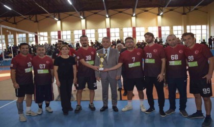 Aksuda turnuvanın kazananı Aksu Fen Lisesi