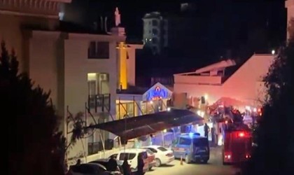 Alanyada otelde çıkan yangında 1 personel dumandan etkilendi