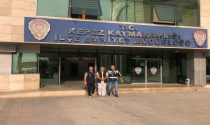 Antalyada 23 yıl 9 ay 29 gün kesinleşmiş hapis cezasıyla aranan şahıs yakalandı