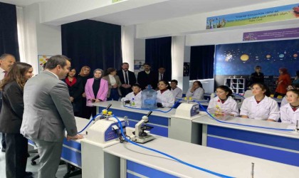 Arpaçayda Fen Bilimleri Laboratuarı ve Zeka Oyunları sınıfı açıldı