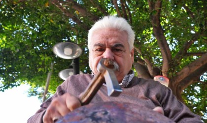 Babasının yanında 7 yaşında başladığı mesleği 53 yıl devam ettirdi, kendi çocuklarını da aynı yaşta işe başlattı