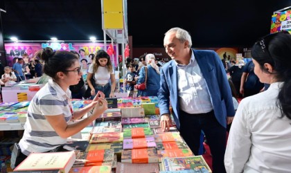 Başkan Kocagözden gençlere kitap okuma tavsiyesi
