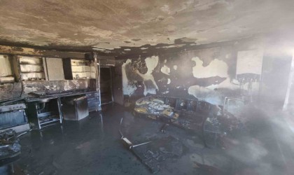 Diyarbakırda ev yangını: 2 vatandaş itfaiye ekiplerince kurtarıldı