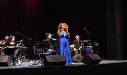 Dünya sesleri Bursada konserleri Lena Chamamyan ile başladı