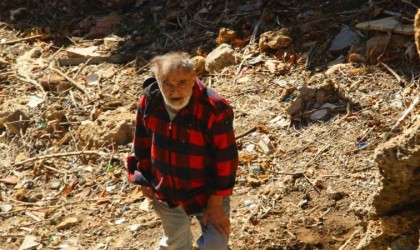 Düşürdüğü cep telefonunu almak isterken düştü, saatlerce kurtarılmayı bekledi