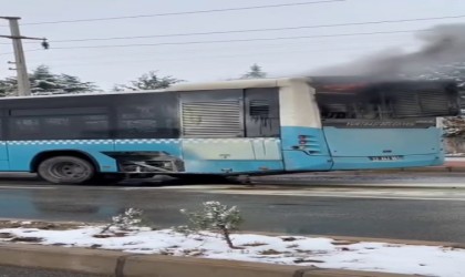 Elazığda belediye otobüsü alev aldı, o anlar kamerada