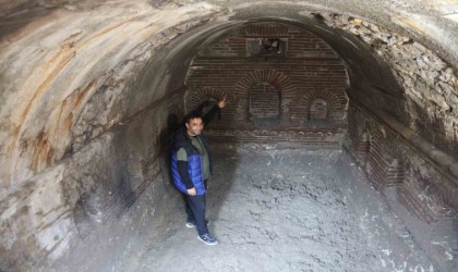 Enkazın kaldırılmasıyla binaların altında ortaya çıkan yapı merak uyandırdı