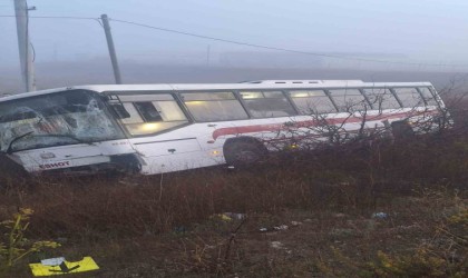 ESHOT otobüsü yoğun siste yoldan çıktı