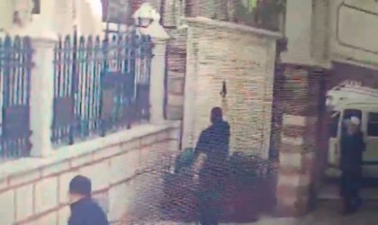 Fatihte cami avlusunda havaya ateş açan şüpheli Üsküdarda yakalandı