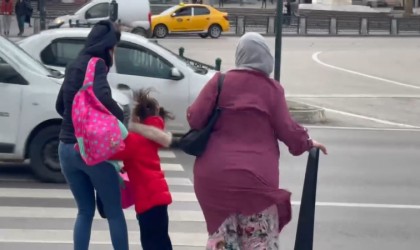 Fırtına Bursada adeta insanları uçurdu, kadınlar ve çocuklar zor anlar yaşadı