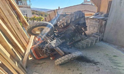 Freni boşalan traktör ters döndü: 1 yaralı