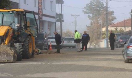 Günyüzü ilçesinde kazı sırasında patlayan doğalgaz borusu vatandaşları korkuttu
