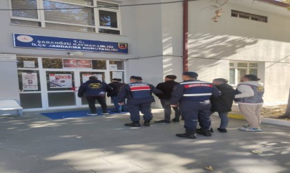 Hırsızlar jandarmadan kaçamadı