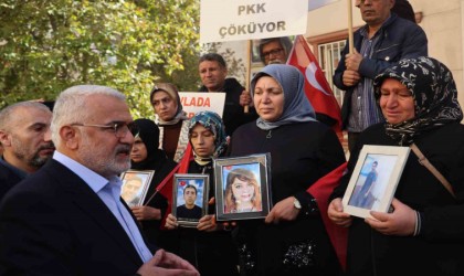 HÜDA PAR Genel Başkanı Yapıcıoğlu, evlat nöbetindeki ailelerle görüştü