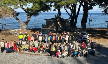 Jandarma minik öğrencilere doğa sevgisini anlattı