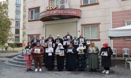 Kanser hastası anne evladının yolunu gözlüyor