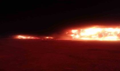 Karapınarda 2 bin ton mısır sapı balyası kül oldu