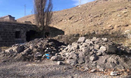 Karsta inşaat atıkları çevreyi kirletiyor