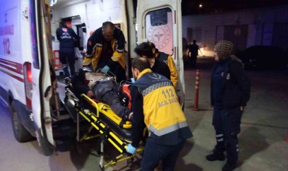 Kazada yerde sürüklenen sürücü başka otomobilin altına girdi