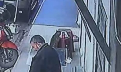 Kedi işçinin dönerini çaldı