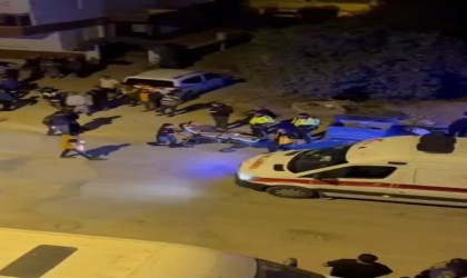 Kendisini takip 2 kişiyi bacaklarından vurup polise teslim oldu