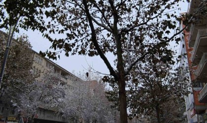 Kırşehirde tipi etkili oldu, ekipler yolları açık tutmaya çalışıyor