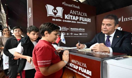 Kitap Fuarında yerel yazarlar okurlarıyla buluşuyor