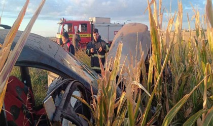 Kontrolden çıkan hafif ticari araç mısır tarlasına yuvarlandı: 5 yaralı