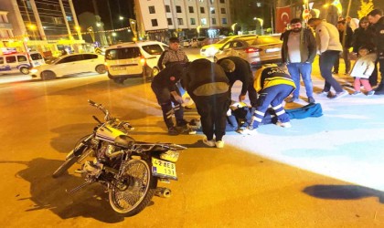 Konyada otomobil ile motosiklet çarpıştı: 1 yaralı
