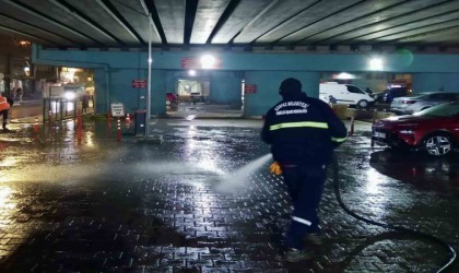 Körfezde gece temizlik mesaisi