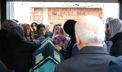 Küçükçekmecede maganda kurşunuyla hayatını kaybeden genç toprağa verildi