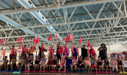 Kulaçlar Atatürk için atıldı