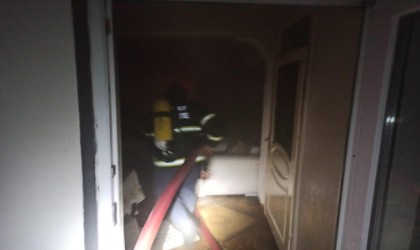 Kumluda ev yangını