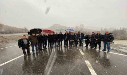 Kütahyada Domaniç-Tavşanlı Karayolunun en zor ve tehlikeli kısmı olan 6,2 kilometrelik kısmı törenle trafiğe açıldı