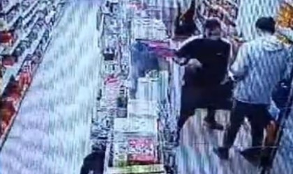 Markette uyuşturucu alışverişi kameralara takıldı