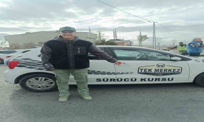 Mesut Özil, ehliyet sınavına girdi